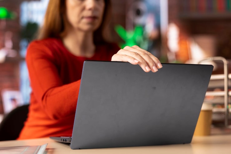 Jak awaryjnie włączyć laptopa HP?