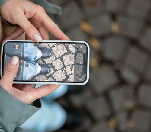 Jak dodać lokalizację do zdjęcia iPhone?