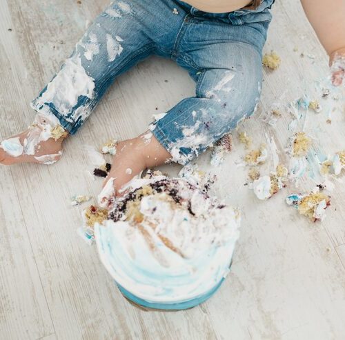 Jak usunąć stare plamy z dziecięcych ubranek? Skuteczne sposoby na trudne zabrudzenia